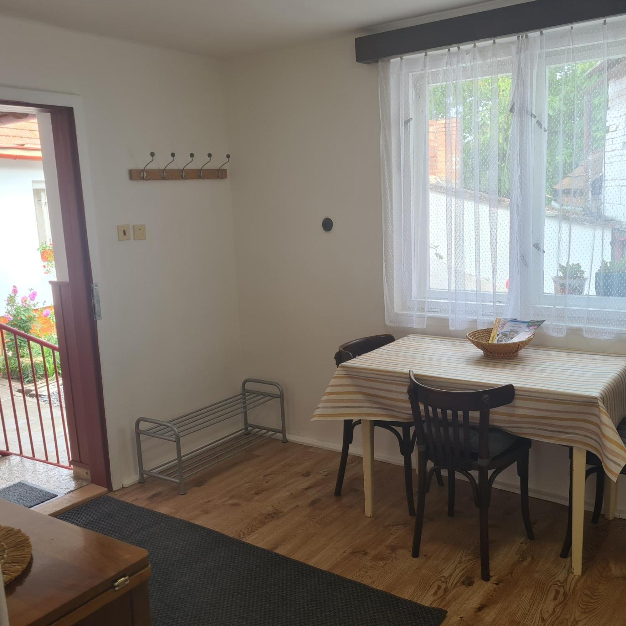 Nakonci Apartment Vacenovice ภายนอก รูปภาพ